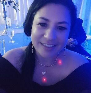 Meet your Posher, Romelia